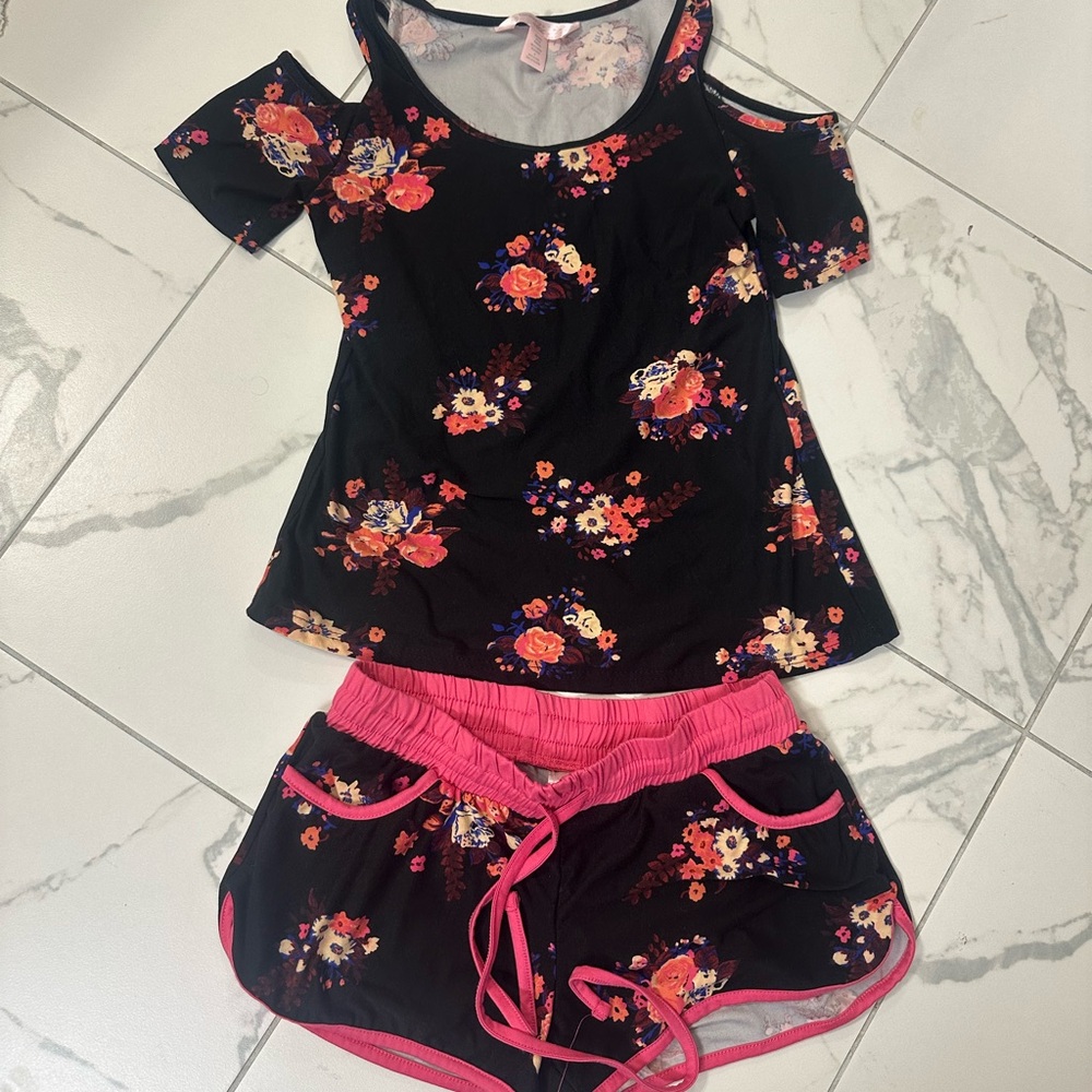 Women’s Floral Cold-Shoulder Pajama Set in Black and Pink